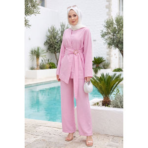 Conjunto de Dos Piezas de Verano para Mujer en Tela Crepé Rosa, Top Tipo Túnica con Detalle de Accesorio en la Cintura y Pantalones Cortos con Decoración de Cinturón - Product Image 1