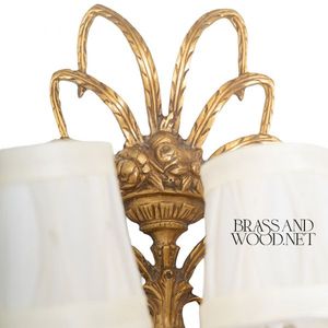 Applique Murale Antique en Laiton Massif avec Design à Cinq Bras, Abat-Jour en Tissu Élégant et Détails Ornés pour les Intérieurs de Luxe Classiques - Product Image 5