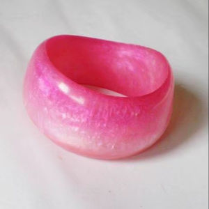 Brazaletes de Resina con Diseño Floral de Artizon Studio para Mujeres y Niñas, Color y Logotipo Personalizables, Alta Calidad, Gran Cantidad, Mejor Precio - Product Image 1