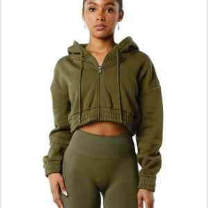 Sudadera con capucha y cremallera recortada para mujer de moda con tela suave y dobladillo acanalado Ideal para trajes casuales y de calle - Product Image 2