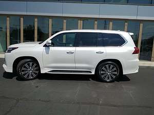 Lexus LX 570 blanc 2020 disponible à la vente, faible kilométrage, moteur essence, véhicule bien entretenu et sans accident, aucun défaut. - Product Image 3