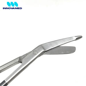 Tijeras para vendajes Lister con mango negro, 5.5 pulgadas, acero inoxidable, quirúrgicas, certificadas CE Clase I por INNOVAMED - Product Image 6