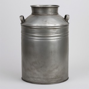 Bidon de lait galvanisé de style antique avec poignées solides, parfait pour la décoration rustique de la maison et du jardin. - Product Image 6