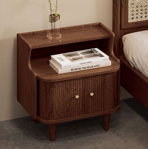 Mesita de noche rústica de madera oscura con cajón y dos puertas con paneles arqueados de ratán. Disponible a precios de mayorista. - Product Image 4