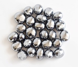 Shungite naturelle polie en gros, qualité Elite, 1 kg de pierres roulées, pierres de guérison polies pour la décoration et la méditation - Product Image 1