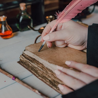 Carnet en cuir gaufré Dragon, livre antique avec pages faites à la main à bords festonnés, Grimoire, cadeau parfait et incroyable pour l'écriture et le dessin
