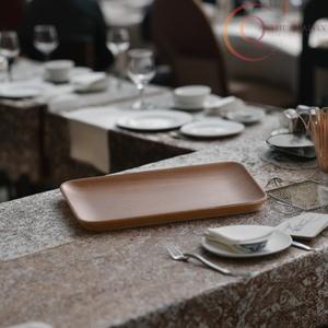 Plateau de service classique en bois massif pour la cuisine et la salle à manger, idéal pour servir des collations, des boissons et le petit-déjeuner - Product Image 2