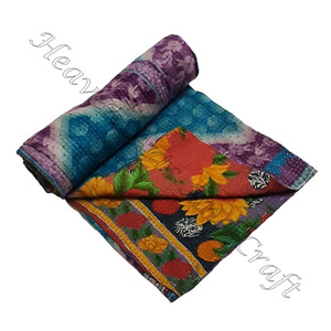 Fait à la main Kantha couette coton Vintage indien réversible lourd jeter couverture multi-conception vieux Sari couverture pour une utilisation d'hôtel - Product Image 6