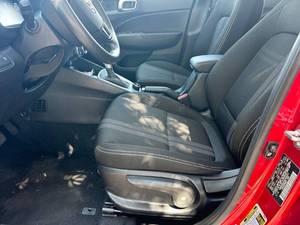 Hyundai Venue SEL 2025 Usado en Venta a Bajo Precio - Product Image 4