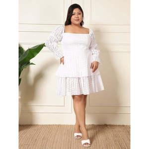 Deebaco Robe en dentelle blanche en coton grande taille pour femme, col carré, manches lanternes, style romantique décontracté, mini-robe étagée coupe trapèze - Product Image 6