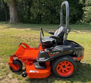 Tondeuse autoportée Kubota Z252 2026 – Puissance, précision et performance professionnelle pour la tonte des pelouses - Product Image 1