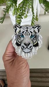 Broche en coton rose faite à la main avec des perles de papillon, des paillettes, des perles, une épingle de mode scintillante pour les vêtements et les accessoires de sacs - Product Image 4