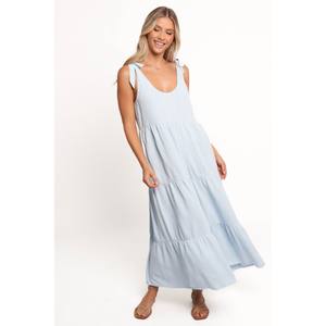 ชุดเดรสผู้หญิงที่ดึงดูดใจ ออกแบบมาเพื่อให้ดูหรูหรา พร้อมความสบายในการสวมใส่ และสะท้อนความทันสมัย - Product Image 2