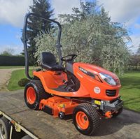 Tondeuse autoportée Kubota G261 avec moteur performant et hauteur de coupe réglable pour grandes pelouses