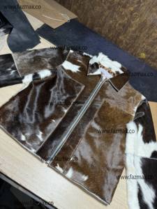 Veste en cuir de vachette de style High Street pour hommes avec poils et fermeture à glissière imprimée vache, décoration à bouton pour l'automne et l'hiver - Product Image 5