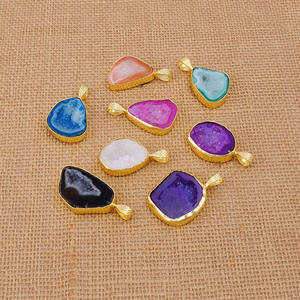 Géode blanche Druzy pierre précieuse naturelle pendentif bijoux pince ensemble plaqué or déclaration pendentif boucle unique à la mode minuscule bijoux - Product Image 6