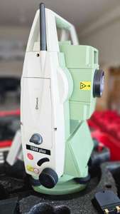 Station totale Leica TS 09 R1 000 disponible à la vente en bon état - Product Image 4