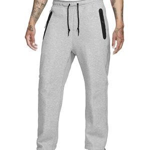 Pantalon homme pour usage décontracté, tissu doux et résistant, avec taille ajustable et coupe simple. - Product Image 1