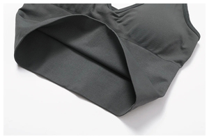 สปอร์ตบราแบบกระชับสูง ผลิตจากผ้ายืด ให้การรองรับที่สบายสำหรับการออกกำลังกายในยิม โยคะ และการวิ่ง - Product Image 6