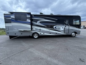 High Performance Neatly Used H-o-l-i-<b>d</b>-a-y RV Vacationer R-a-m-b-l-e-r 36D 2018 <b>Model</b> Available For Sale - Product Image 3