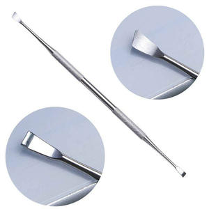 Outil professionnel AESCO INSTRUMENTS double-embout personnalisé en acier inoxydable pour gratter le gel à ongles, repousser les peaux mortes et les cuticules - Product Image 3