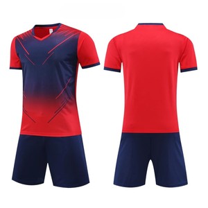 Ensemble d'uniformes de football personnalisés de haute qualité Uniforme d'équipe de football par sublimation de club Nom de l'équipe et du joueur personnalisés - Product Image 1