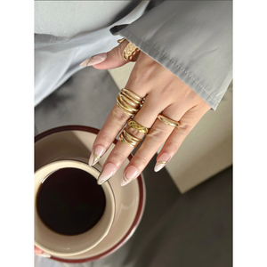 Golden Drift Press on Nail : Design élégant et accrocheur pour les passionnés de nail art - Product Image 4