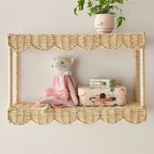 Étagère murale en rotin délicat, en osier naturel, avec un design de bord festonné complexe, un rangement charmant pour les enfants et la décoration de la chambre d'enfant - Product Image 4