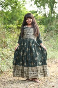 Nouvelle robe de designer tendance Kurti pour filles en rayonne disponible au prix de gros auprès d'un fournisseur indien - Product Image 3