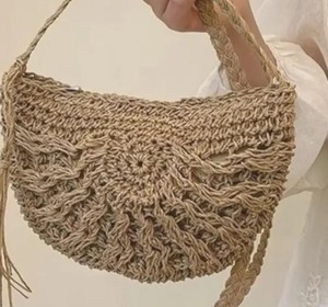 Sac à bandoulière bohème en paille tressée - Product Image 3