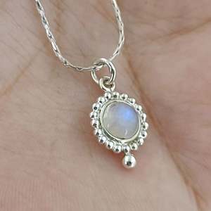 Collar de Plata de Ley 925 con Piedra Lunar Arcoíris de Navya Craft para Mujer, Estilo Boho, Regalo de Cumpleaños, Aniversario, Boda para Esposa - Product Image 6
