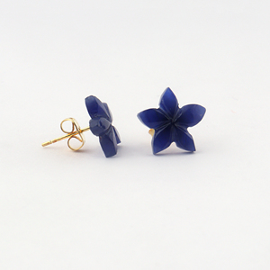 Hot sale natural <b>blue</b> sodalite carved flower shape <b>studs</b> <b>earring</b> brass 18k gold plated wholesale affordable price women <b>studs</b> - Product Image 2
