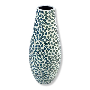 Vase en mosaïque bleue fait main, vase élégant et haut en nacre pour le salon, l'entrée, l'hôtel ou la décoration intérieure de bureau - Product Image 3