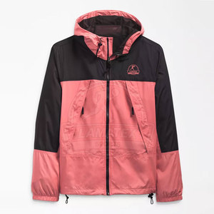 Chaqueta de calentamiento de invierno con diseño de capucha Logotipo frontal de tela ligera Ajuste cómodo para entrenamiento y uso diario - Product Image 1