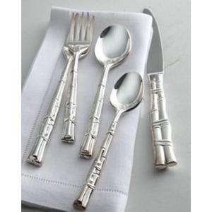 Juego de cubiertos de acero inoxidable asequible con acabado elegante, agarre antideslizante ligero y pulido elegante de alto brillo - Product Image 1