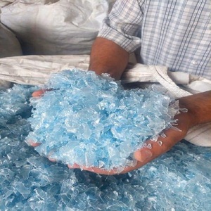 Vente en gros de déchets de plastique recyclé flocons de bouteilles PET lavées à chaud et à froid ferraille PET en plastique de qualité supérieure - Product Image 2