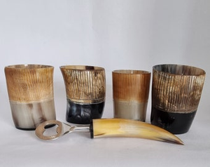 Ensemble de verres à liqueur en corne de vache Viking, mini gravure, pour bar rustique ou médiéval et rassemblements par multi craft - Product Image 3