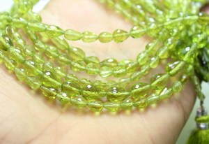 Cuentas facetadas de peridoto natural, piedras preciosas verdes, forma de gotas, tamaño 3,5x4MM a 4x5,5 MM, aproximadamente 10 pulgadas - Product Image 3