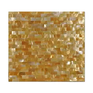 Dalles de marbre carrées dorées en nacre, design de carrelage en coquille de mer sans joint pour l'utilisation au sol des villas - Product Image 1