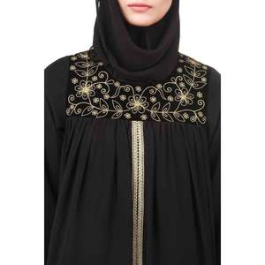 Abaya Negra Bordada en Nida y Georgette AY-707, Doble Capa, Silueta Recta, Largo hasta el Suelo, Asimétrica, en Tela de Chifón - Product Image 6