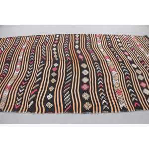Alfombra Turca Vintage de 5.7x10.7 pies (173x326 cm), Alfombra Kilim Negra con Estampado Animal - Product Image 3