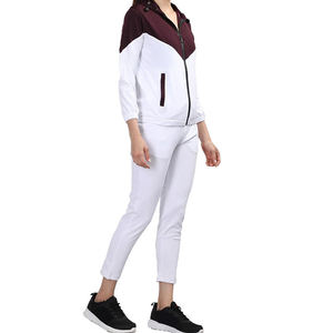 Nouvelle arrivée Survêtement respirant à motif solide pour femmes Design de logo personnalisé professionnel Style décontracté Vêtements d'hiver à bas prix - Product Image 1