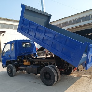 Camion à benne basculante Howo 6X4 à usage intensif, conduite à gauche, charge utile élevée, utilisé pour l'exploitation minière industrielle et le transport de matériaux en vrac - Product Image 2
