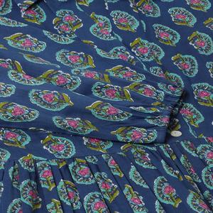 เดรสยาวปานกลางลายดอกไม้สไตล์วินเทจสีน้ำเงินใหม่ ผ้าฝ้าย 100% คอจีน ผลิตตามแบบ ODM แห้งเร็ว สวมใส่สบายๆ สำหรับฤดูร้อนและชายหาด - Product Image 5