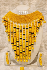 Ensemble de collier long avec pendentif rond multi-couches en finition or de luxe avec boucles d'oreilles de créateur 63141 - Product Image 5