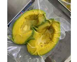 Cubos de mitades de aguacate congelado o pulpa de Vietnam Aguacate congelado IQF Empaquetado en estándar de exportación para la industria de batidos - Product Image 1