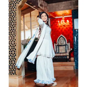 Conjunto de Traje de Algodón Blanco Rico con Bordado Gotta para Mujer - Product Image 5