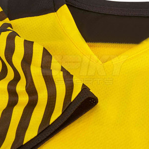 เสื้อเจอร์ซีย์ฟุตบอลสำหรับผู้ชายเสื้อฟุตบอลแบบสั่งทำผ้าโพลีเอสเตอร์100% ดีไซน์ใหม่ - Product Image 5