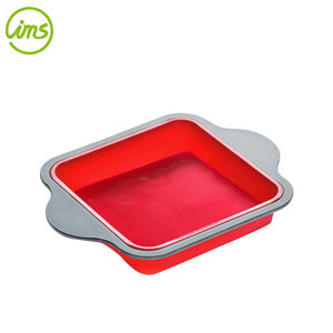 Molde para Pastel Cuadrado de Silicona Roja de 9 Pulgadas con Revestimiento Antiadherente Xylan y Asa de Metal Ecológica - Product Image 3
