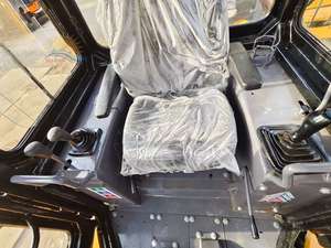 Miniexcavadora CAT D5K Usada de Japón en Buen Estado con Componentes Principales, Motor y Motor Principal - Product Image 4